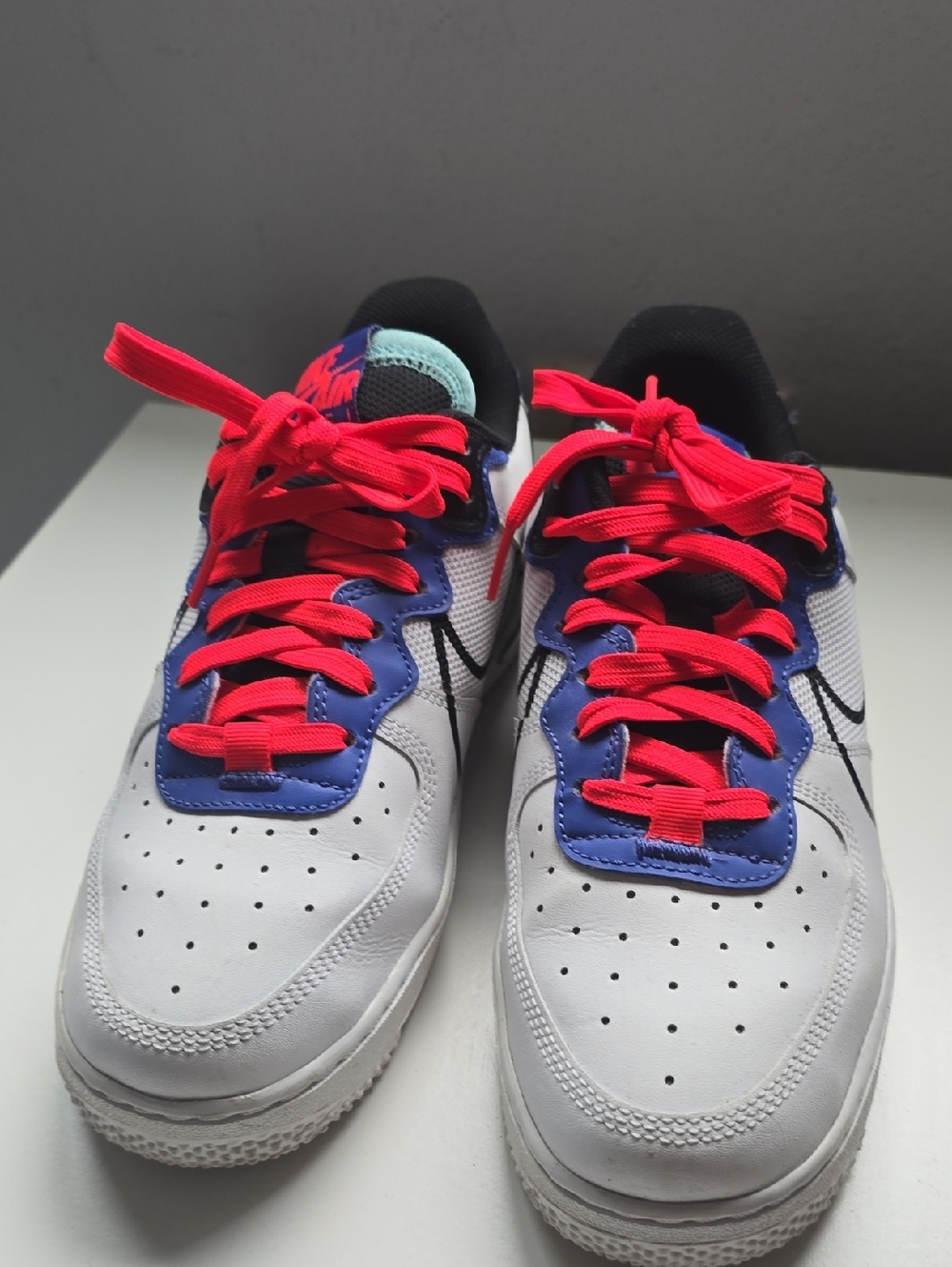Kids Low-Top Sneakers in White with Blue Trim & Pink Laces